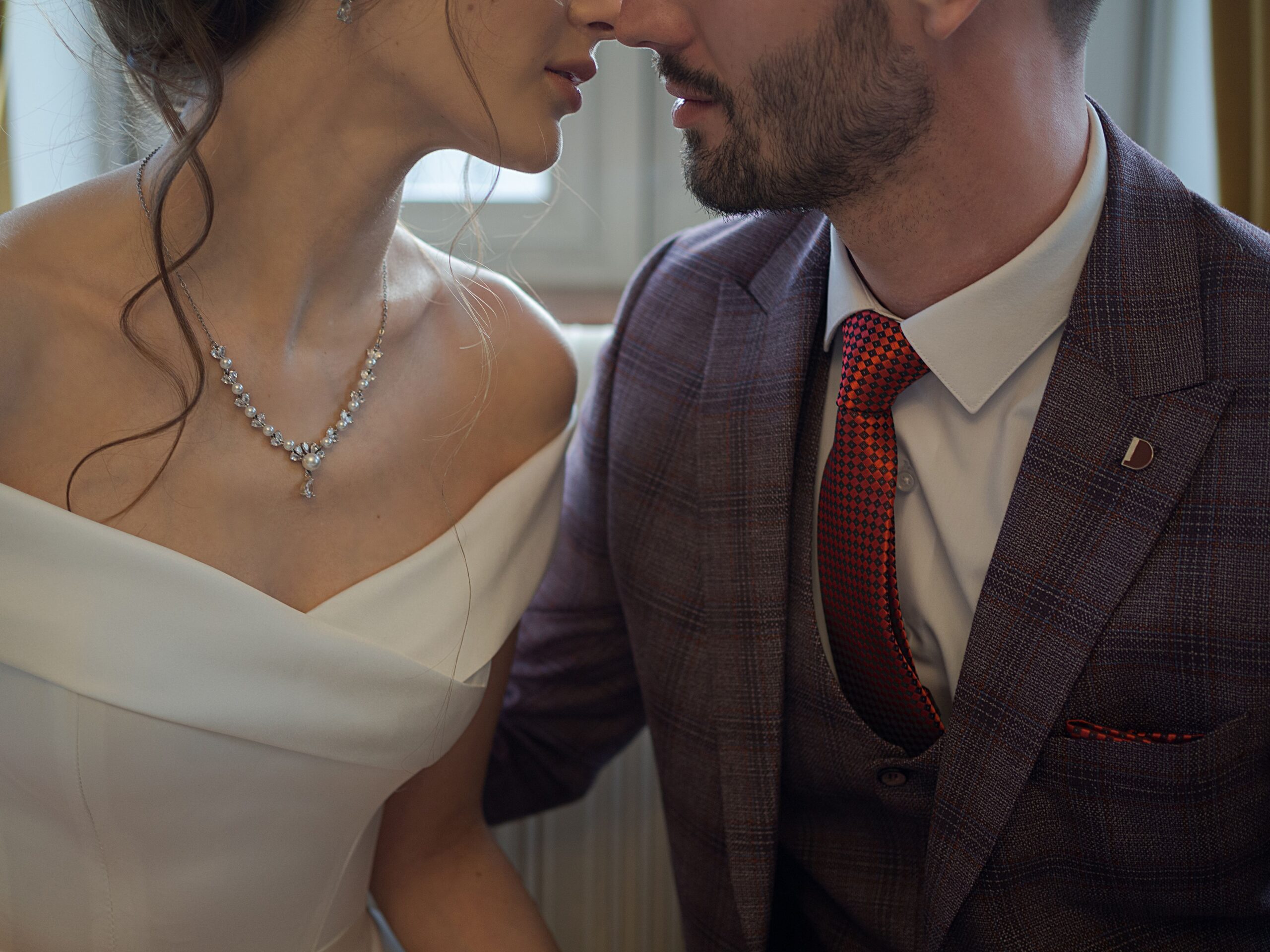 یک زن و شوهر در حال بوسیدن هم - ازدواج موفقمشاوره ازدواج مشاوره رابطه راه‌های جذب عشق رابطه سالم بهبود زندگی زناشویی افزایش صمیمیت مشکلات زناشویی عشق پایدار آشنایی برای ازدواج همسر مناسب تفاهم در ازدواج رازهای ازدواج موفق درمان خیانت روانشناسی عشق تکنیک‌های ارتباطی انتخاب شریک زندگی رابطه عاطفی سالم بهبود رابطه عاشقانه ازدواج مدرن ازدواج سنتی
